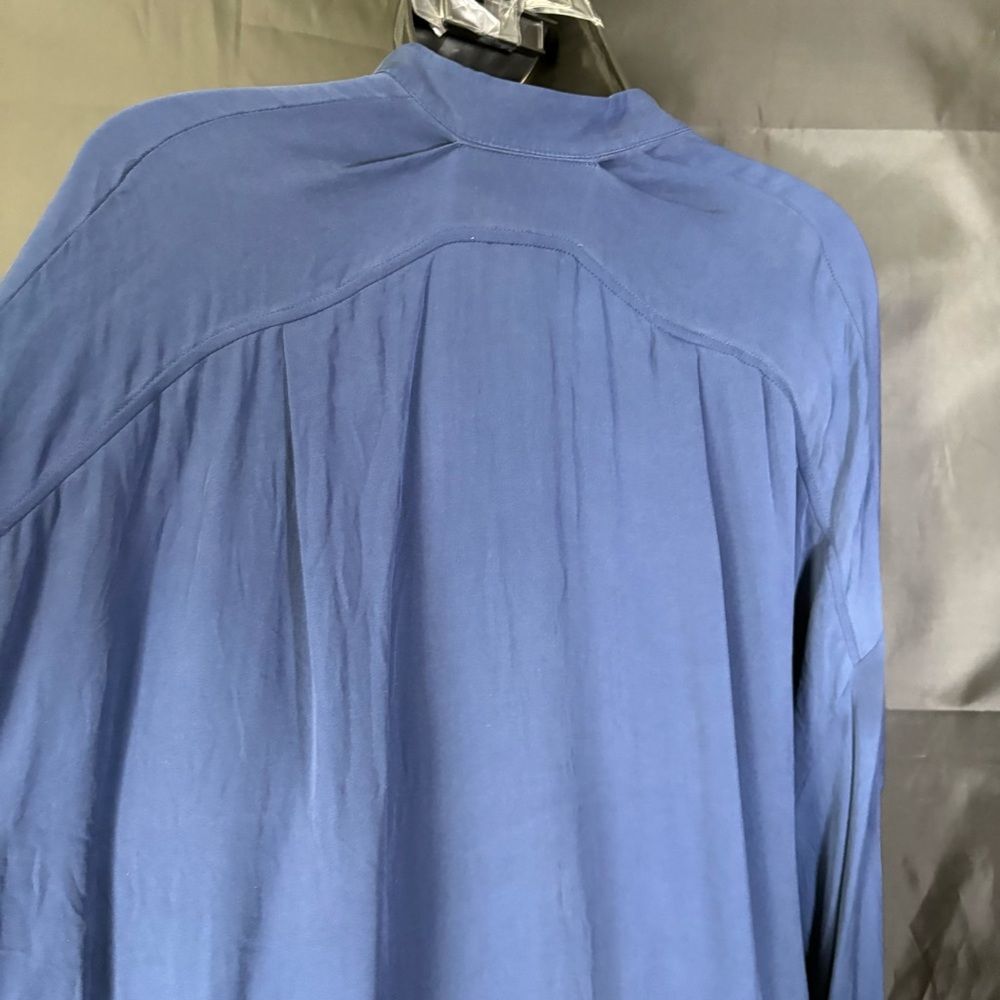 Vince Women's Blouse in Soft Blue Sz S - Picture 7 of 10